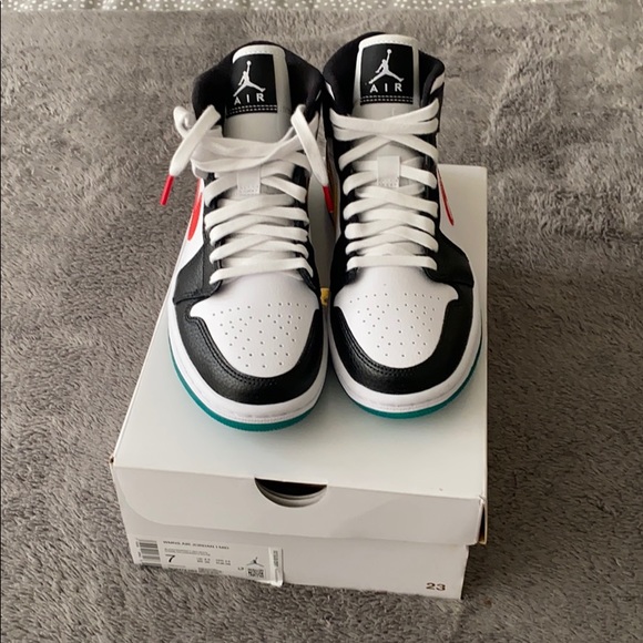 Jordan Shoes - Air Jordan Mid 1